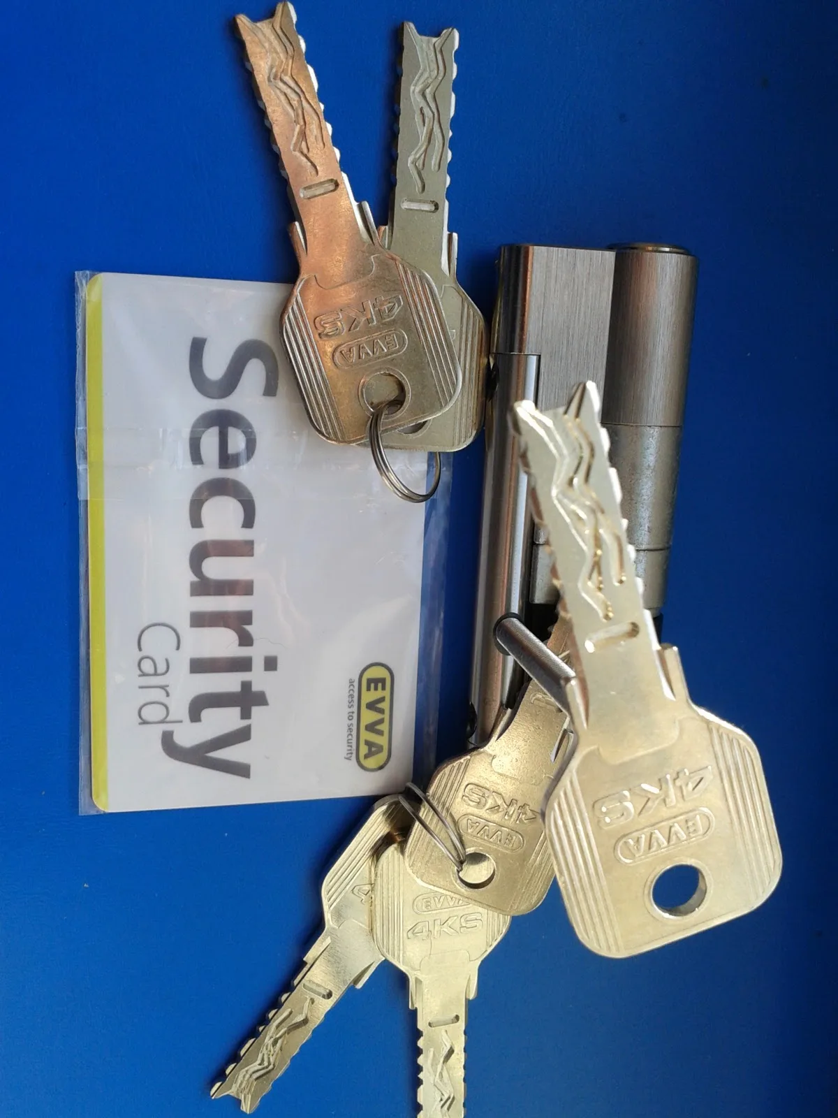 EVVA Security Card mit Schlüsseln und Zylinder