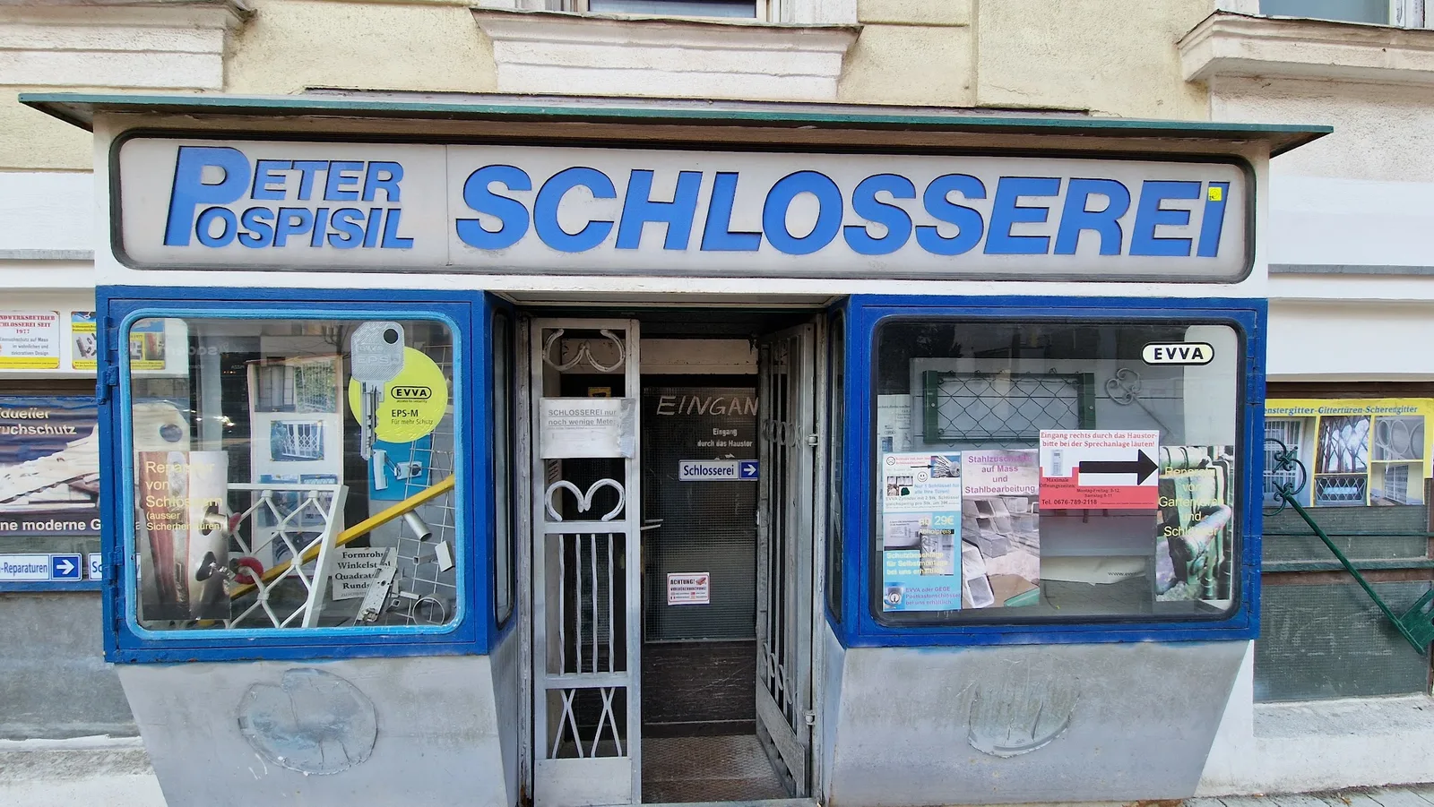 Geschäftsfassade der Schlosserei Peter Pospisil in Wien